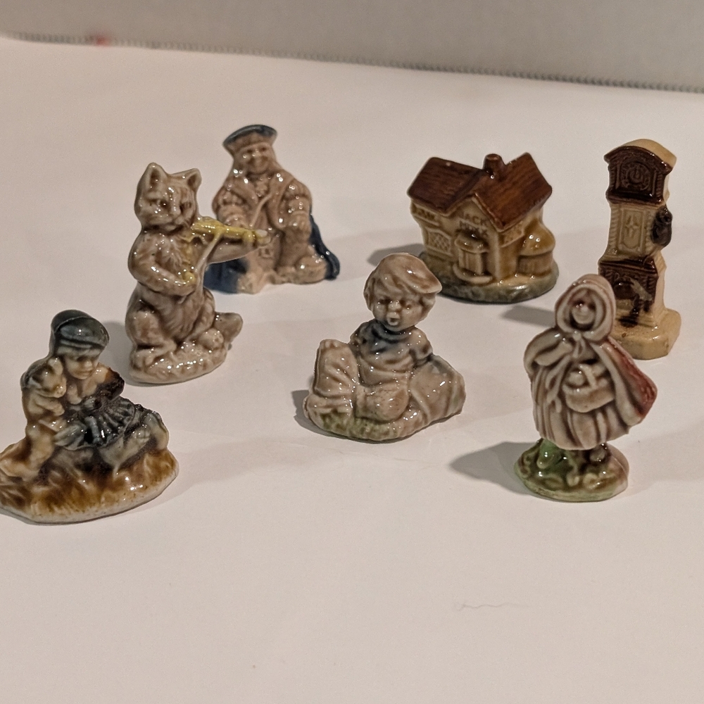 7 Vintage Wade Red Rose Tea Ceramic Animal Figurine.